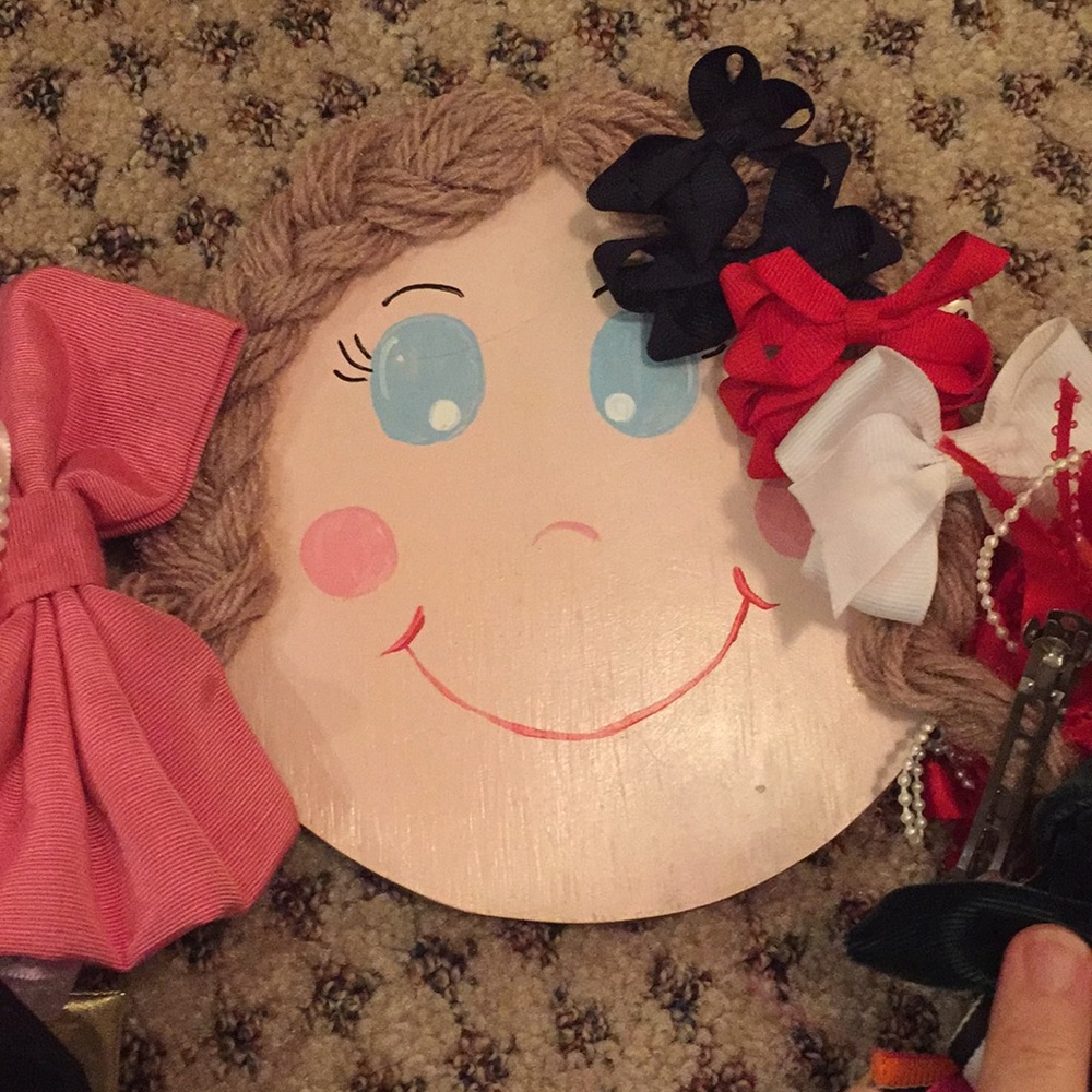 Hair bow holder and 33 hair bows. - Picture 3 of 3